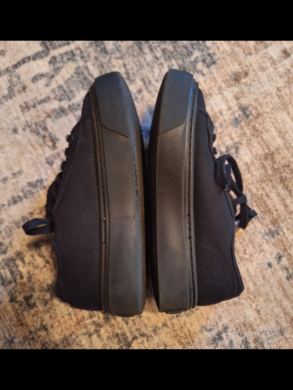 Womens Levi's Black Sneakers. Size 7.5. Very Cute - Picture 8 of 8